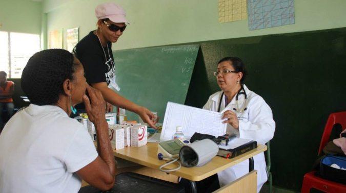 La doctora Madelin en operativo médico en Guayajayuco, PALFCRIS