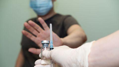 El Dr. Zelenko denuncia plan detrás de la vacunación contra el Covid-19